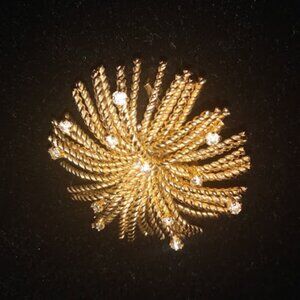 Vintage gold tone starburst design wire brooch with tiny rhinestones.
